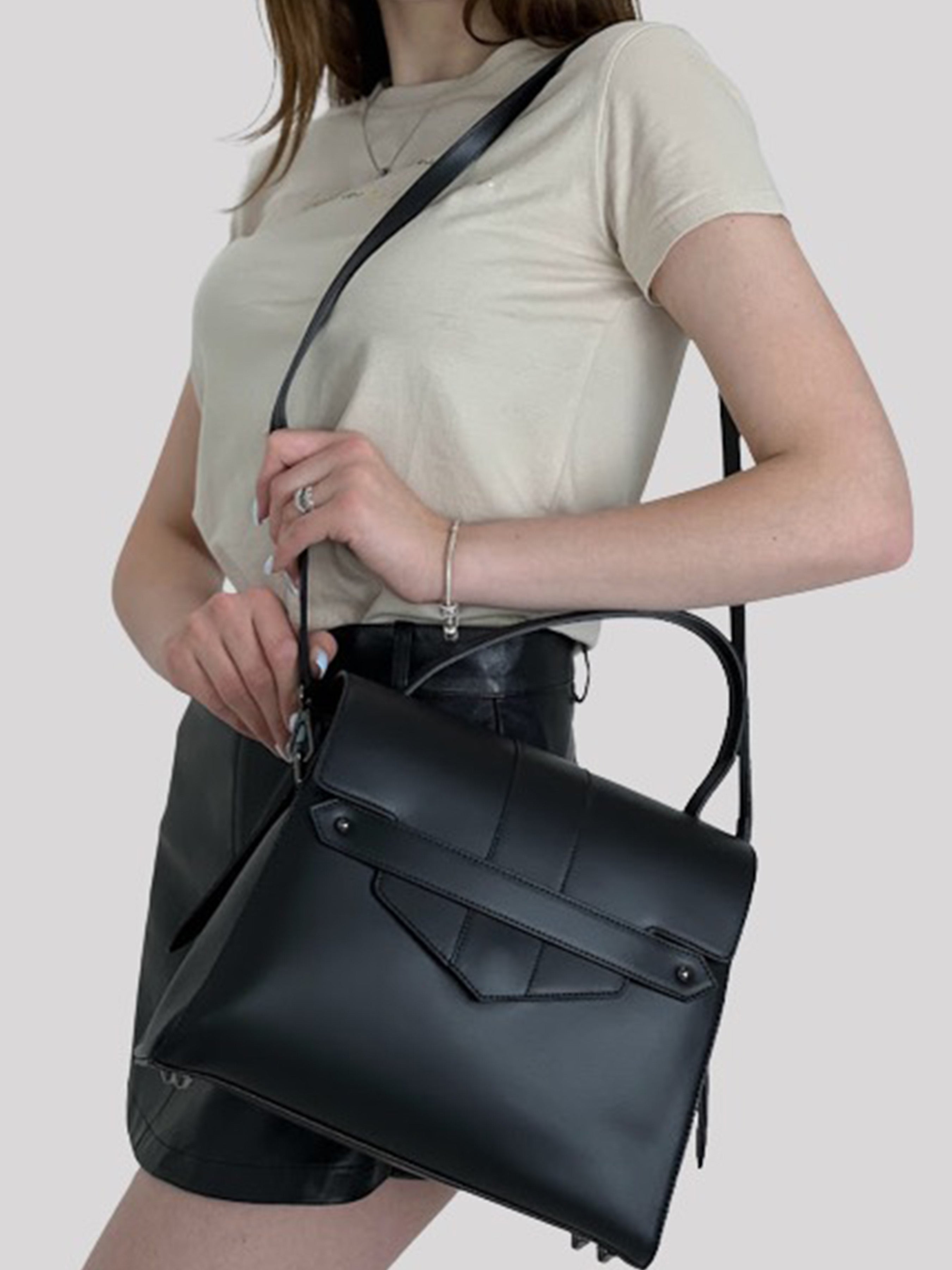 Bolso de mano de piel italiana DIVISI Negro