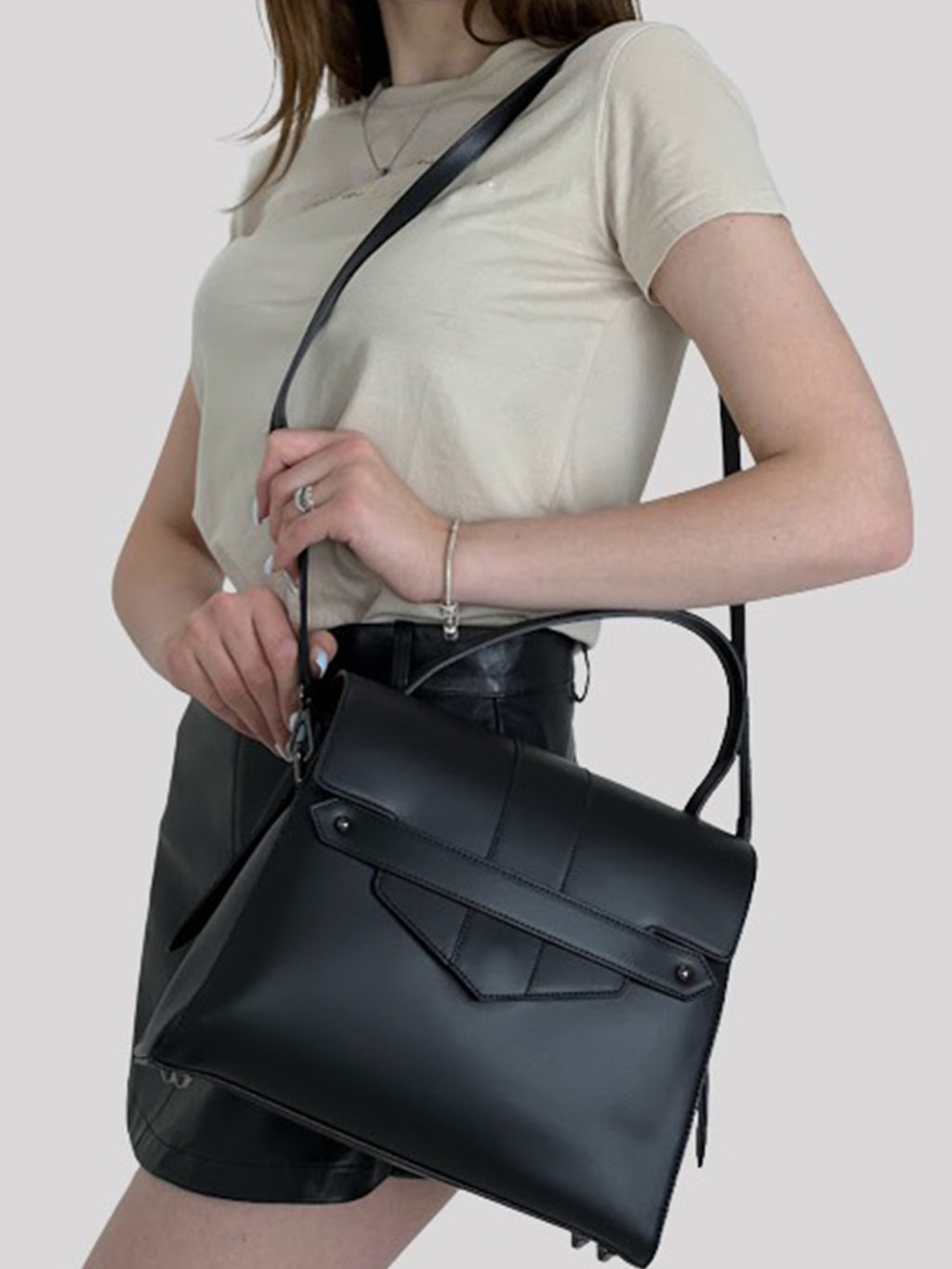 Bolso de mano de piel italiana DIVISI Negro